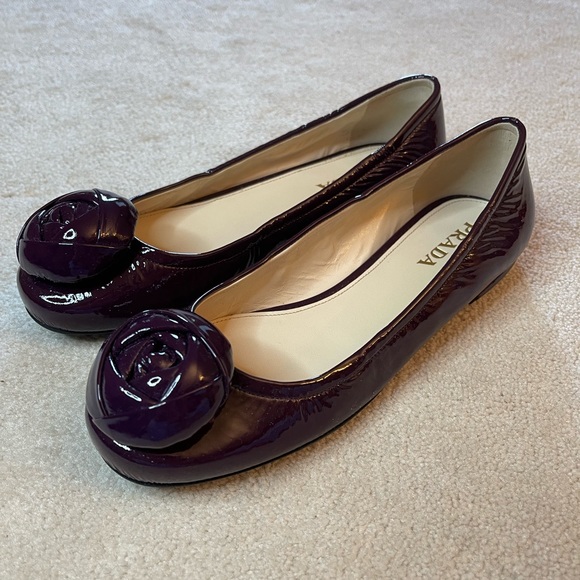 BRAND NEW Prada patent leather flats - Picture 5 of 9
